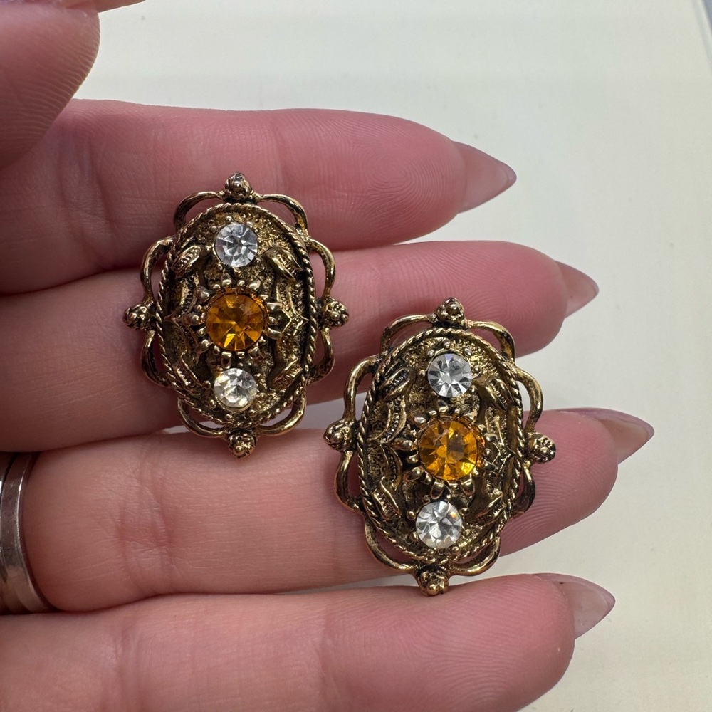 DARIA Vintage Gold Tone Earrings with Rhinestones